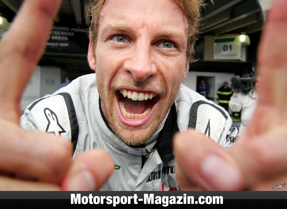 ... ging um die Welt: Jenson Button feiert seinen Titel für Mark Sutton.